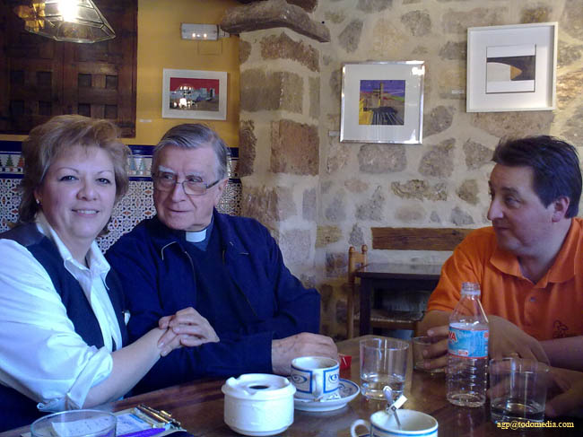 090425 01 Belen Don Jesus y Alberto en el Gurugu